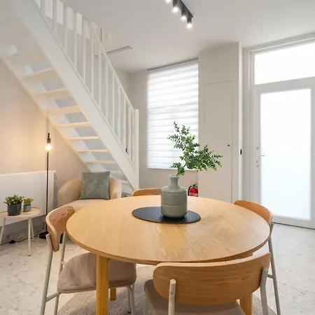 Gezellig, Knusse En Gerenoveerde Rijwoning 4p * ヘント