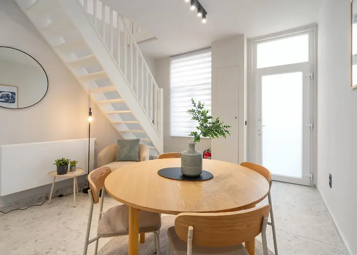 Gezellig, Knusse En Gerenoveerde Rijwoning 4p * Gante